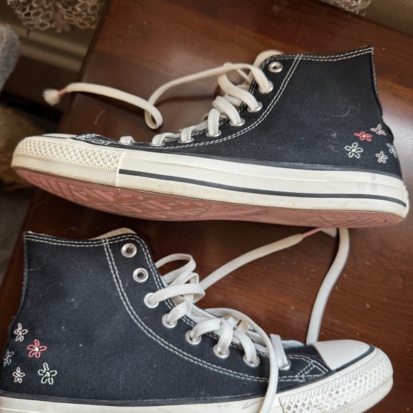 Converse Chuck Taylor All Star Black with Embroidered Flowers Size 9 Women's - Picture 7 of 13